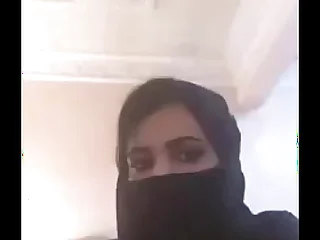 Arab Girl Showing Boobs overhead Webcam